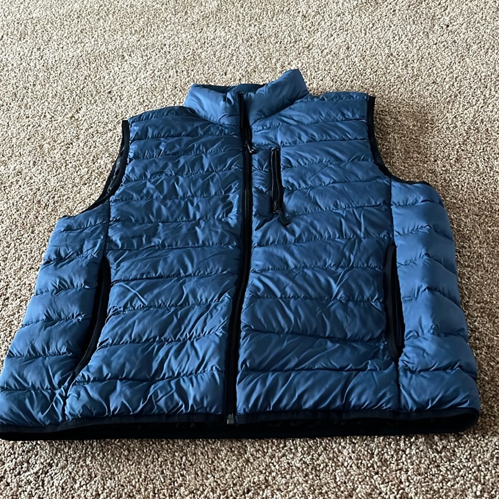 32° heat, navy and black trend vest with inside pockets
